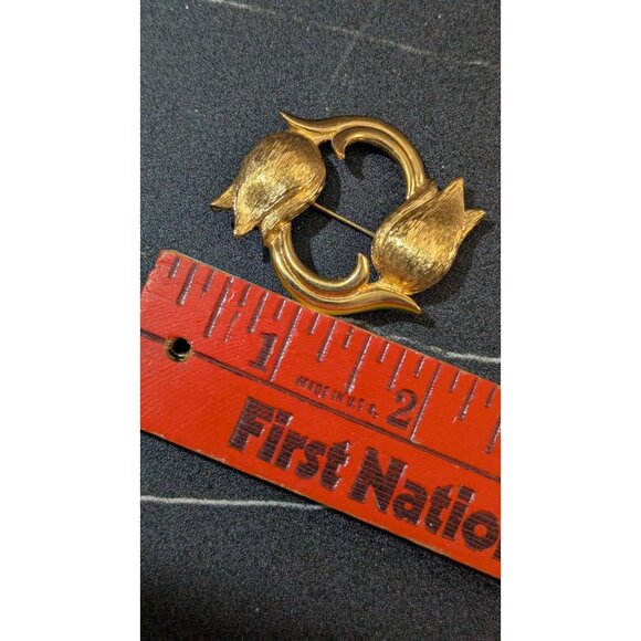 Monet Vintage Gold Brooch Pin Tulip Motif Oval Design Jewelry - Picture 6 of 6